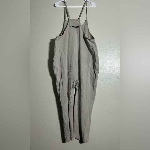 Amazon Oufeiya Stylish Gray Jumpsuit - Picture 5 of 5